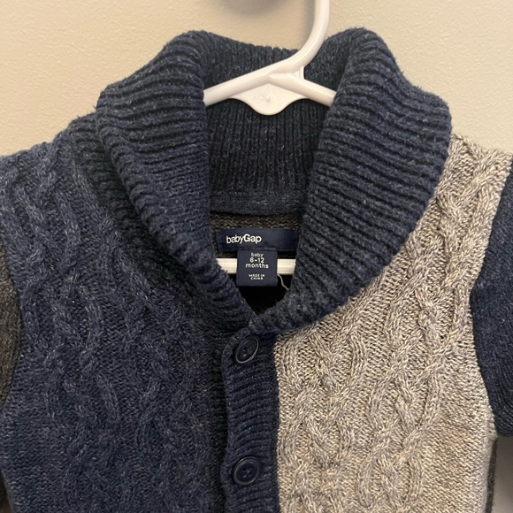 Baby gap shawl sweater one piece - Picture 2 of 3